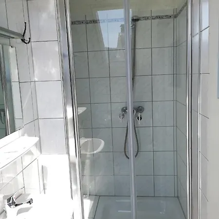 מלון Loehr 3*